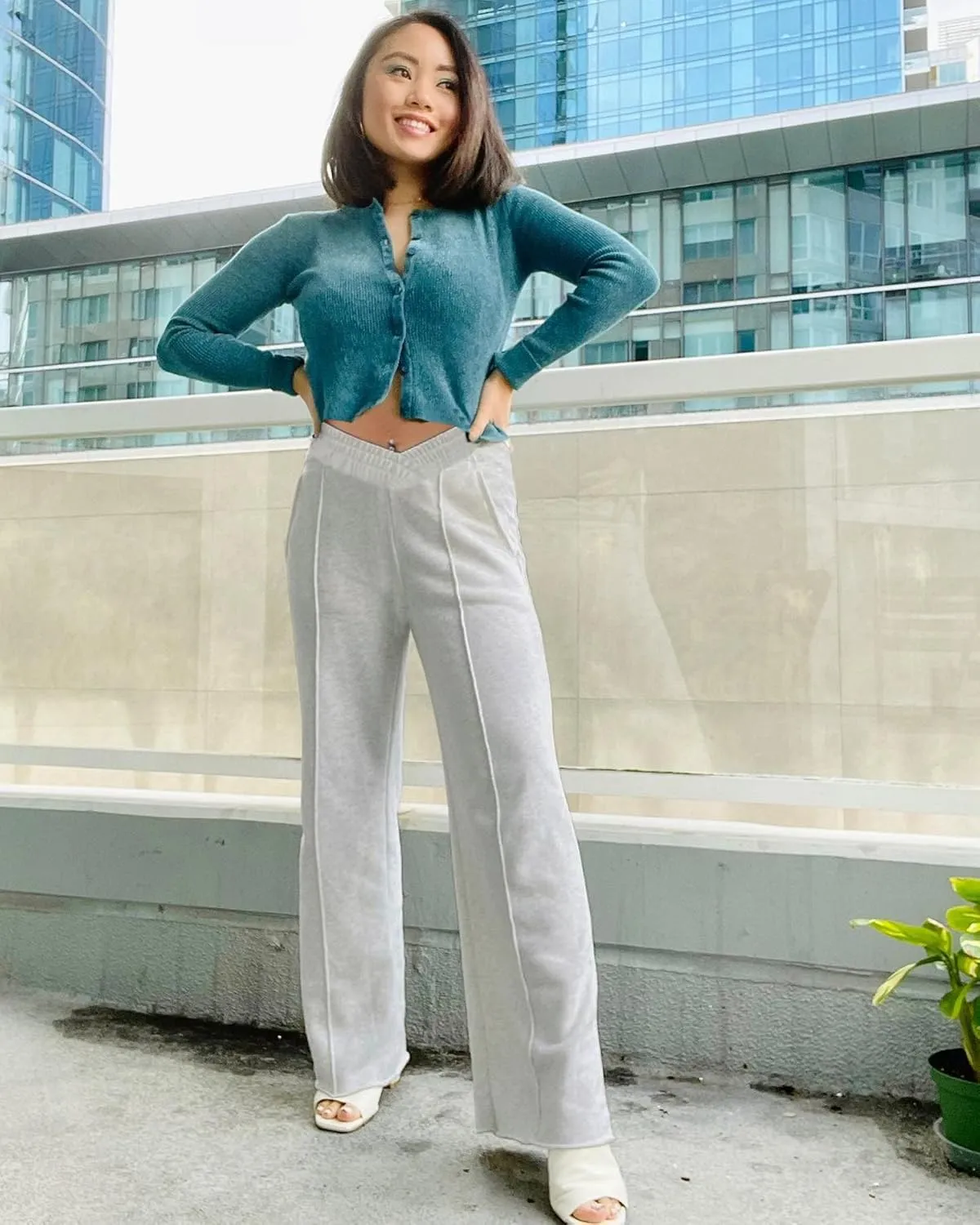 HOPYOP Womens Sweatpants Wide Leg Pants for Women Fall Winter Baggy V Crossover Womens Sweat Pants with Pockets