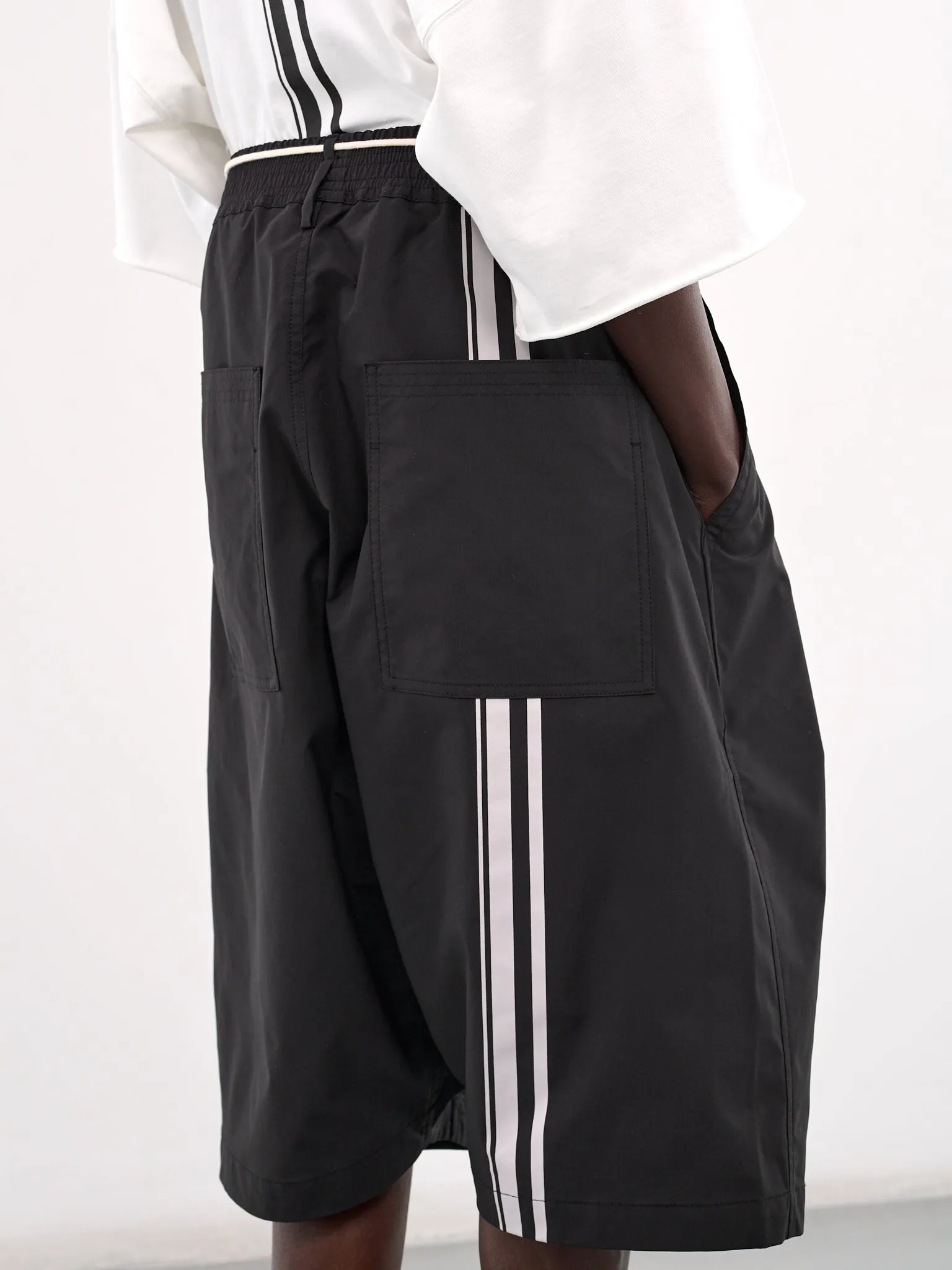 Nylon Drop Crotch Shorts (25E96MRU09-999-BLACK)