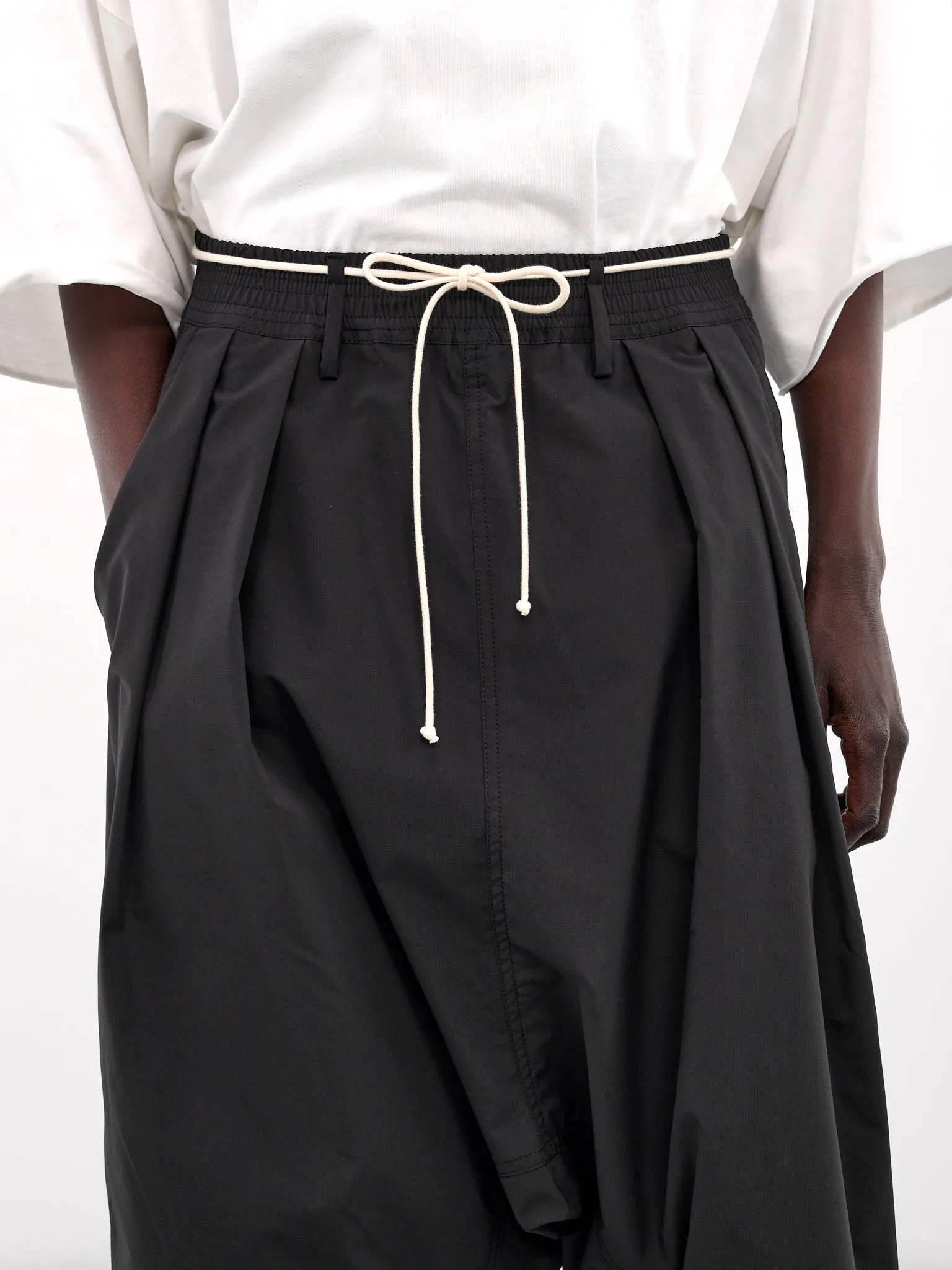 Nylon Drop Crotch Shorts (25E96MRU09-999-BLACK)