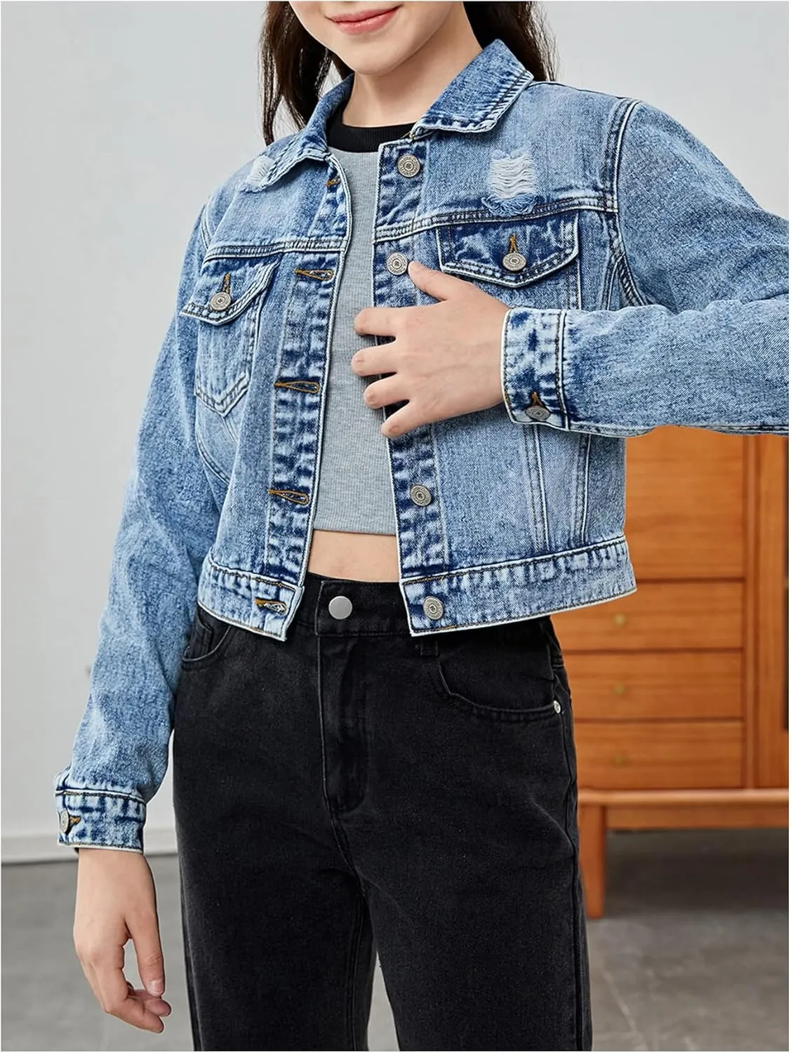 Verdusa Girl's Ripped Button Front Long Sleeve Flap Pocket Collared Denim Jacket Coats